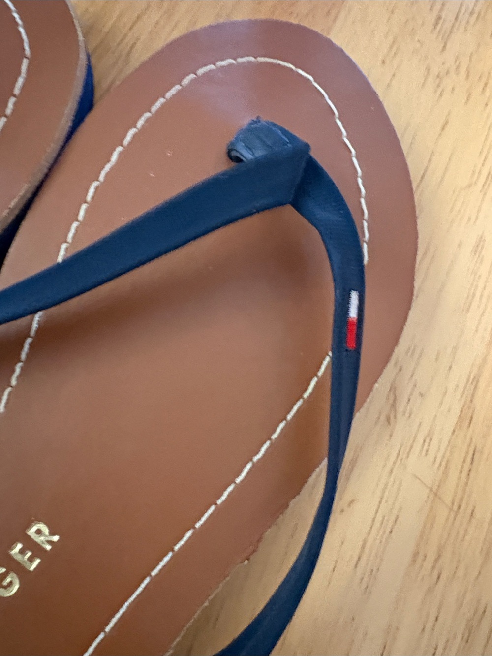 Tommy Hilfiger Brown Footbed Navy Strap Flip Flops - Picture 3 of 4